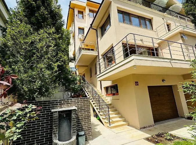 Πανσιόν Mari Guest Golden Sands