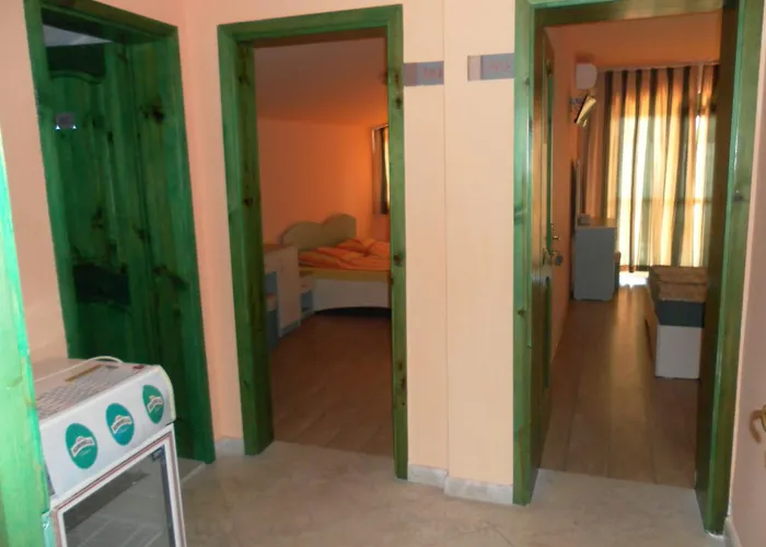 Mari Guest * Golden Sands